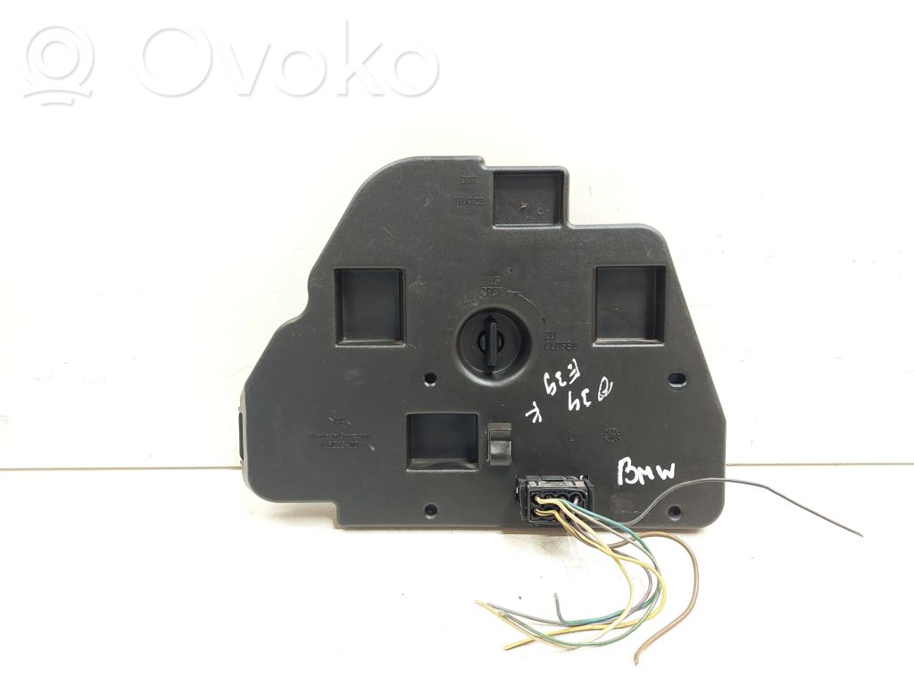 BMW 5 E39 Tail light bulb cover holder 
