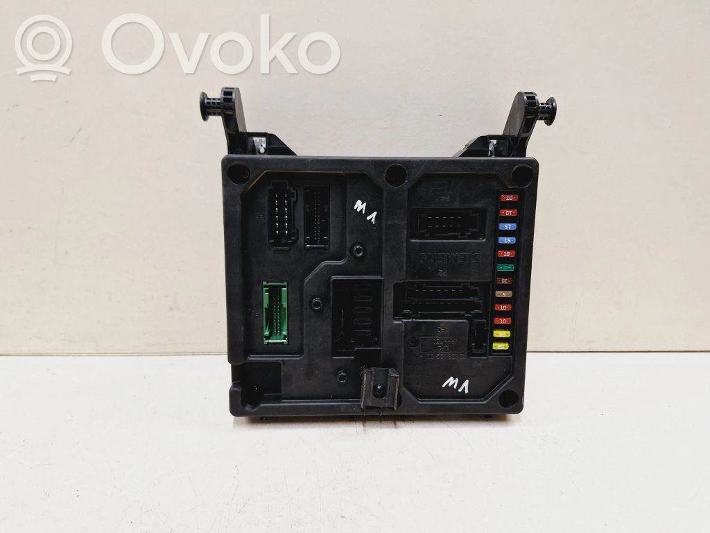 Volkswagen Sharan Ramka / Moduł bezpieczników 