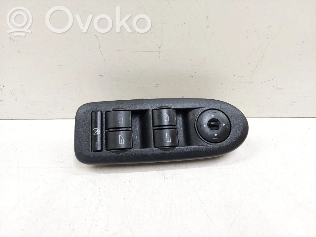 Ford Focus Electric window control switch 