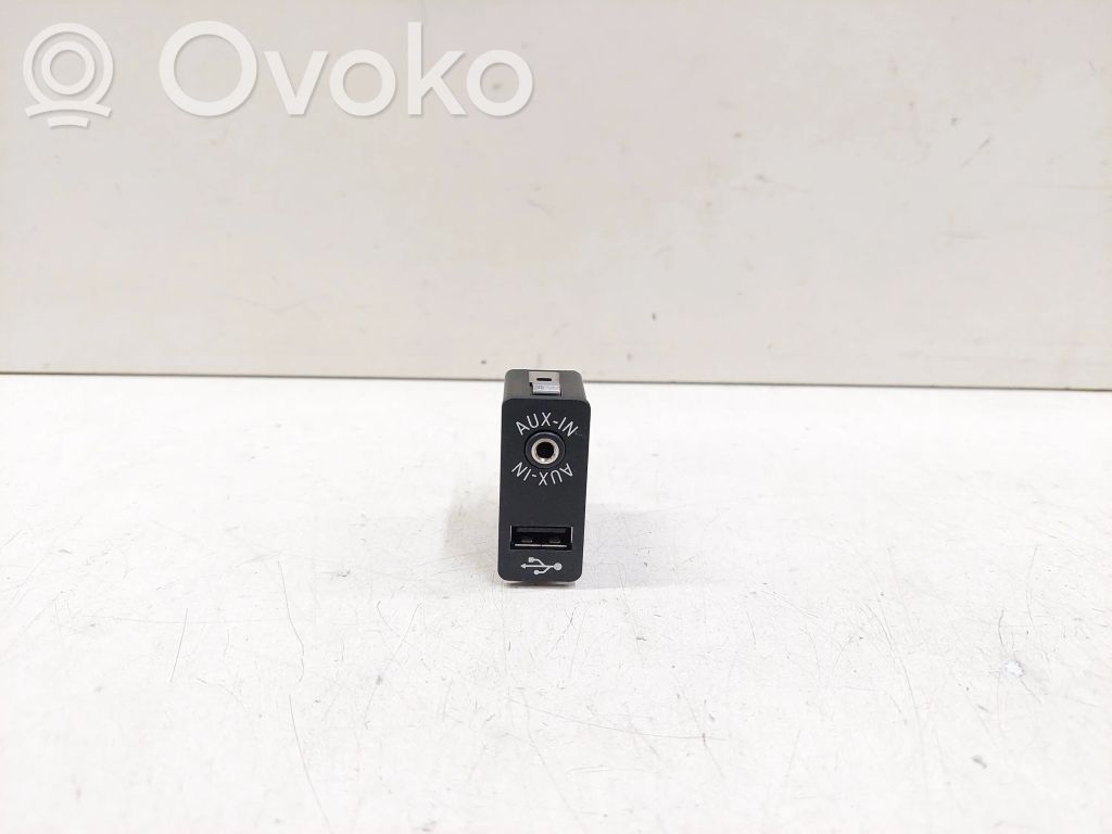 BMW 5 F10 F11 AUX savienotājs 