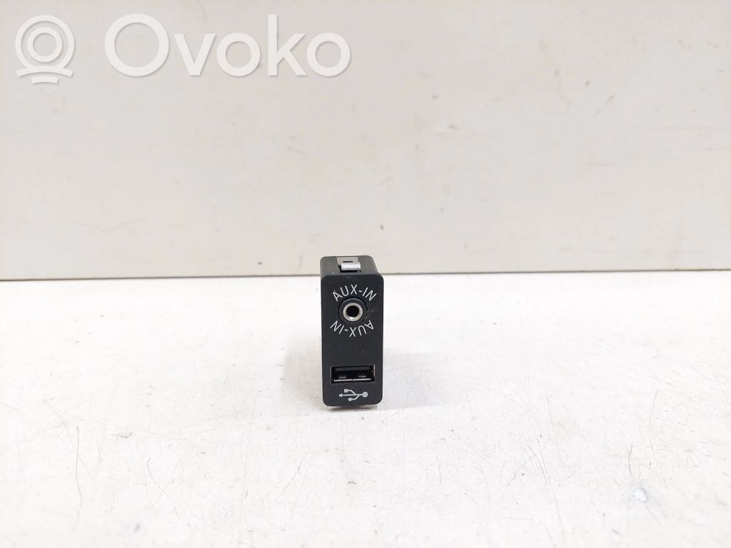 BMW 5 F10 F11 AUX savienotājs 