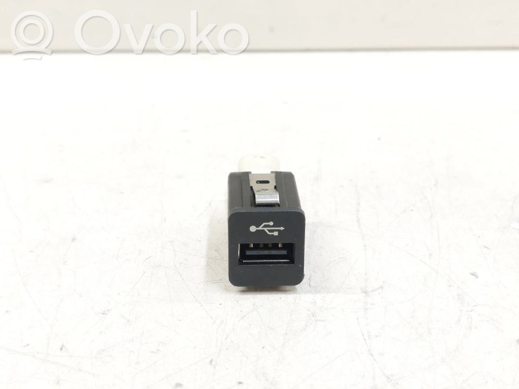 BMW 7 F01 F02 F03 F04 USB jungtis 