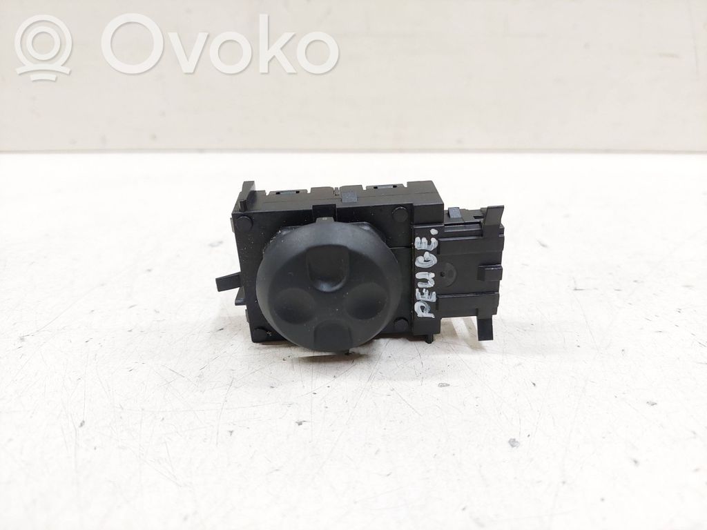 Peugeot 508 RXH Seat control switch 