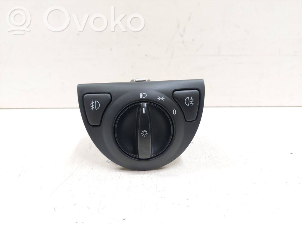 Light switch   12774375,80490153