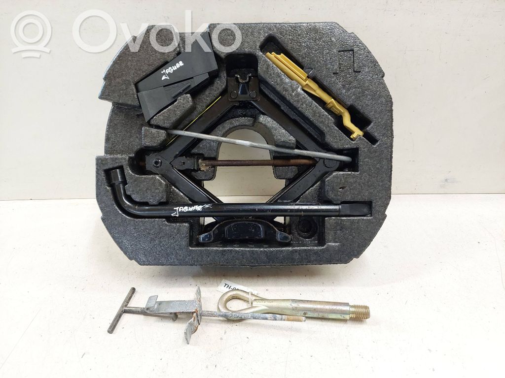 Jaguar XF Tool set 
