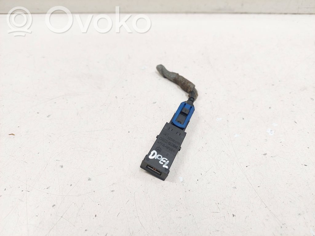 Opel Insignia A USB socket connector 