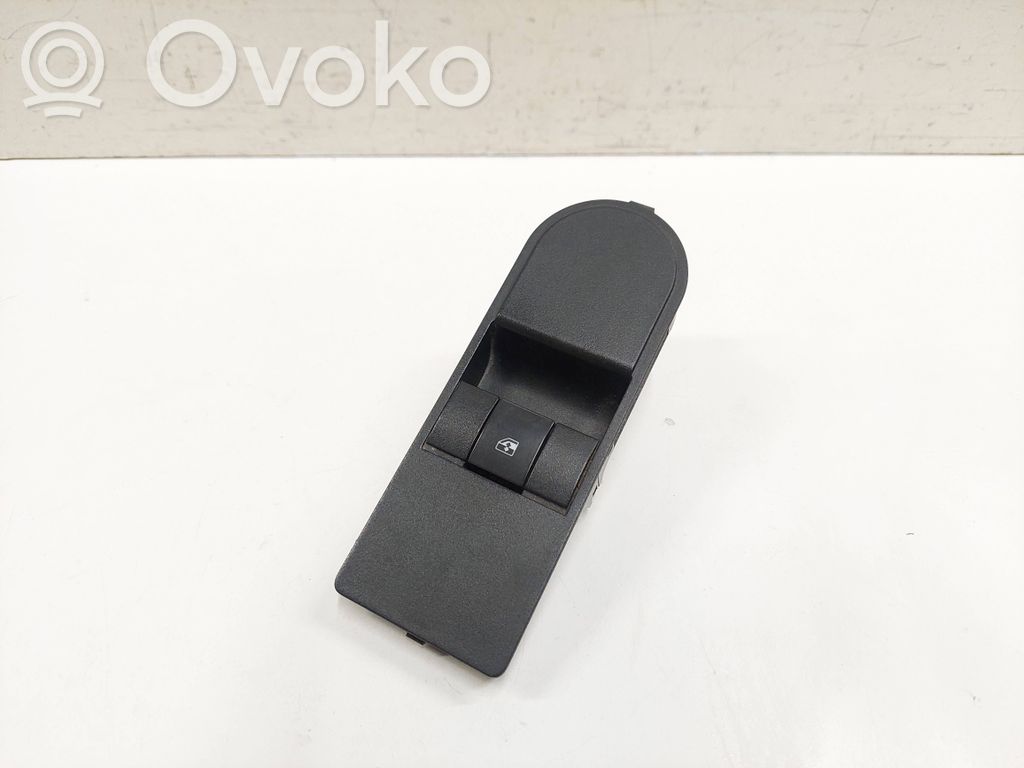 Opel Zafira B Electric window control switch 