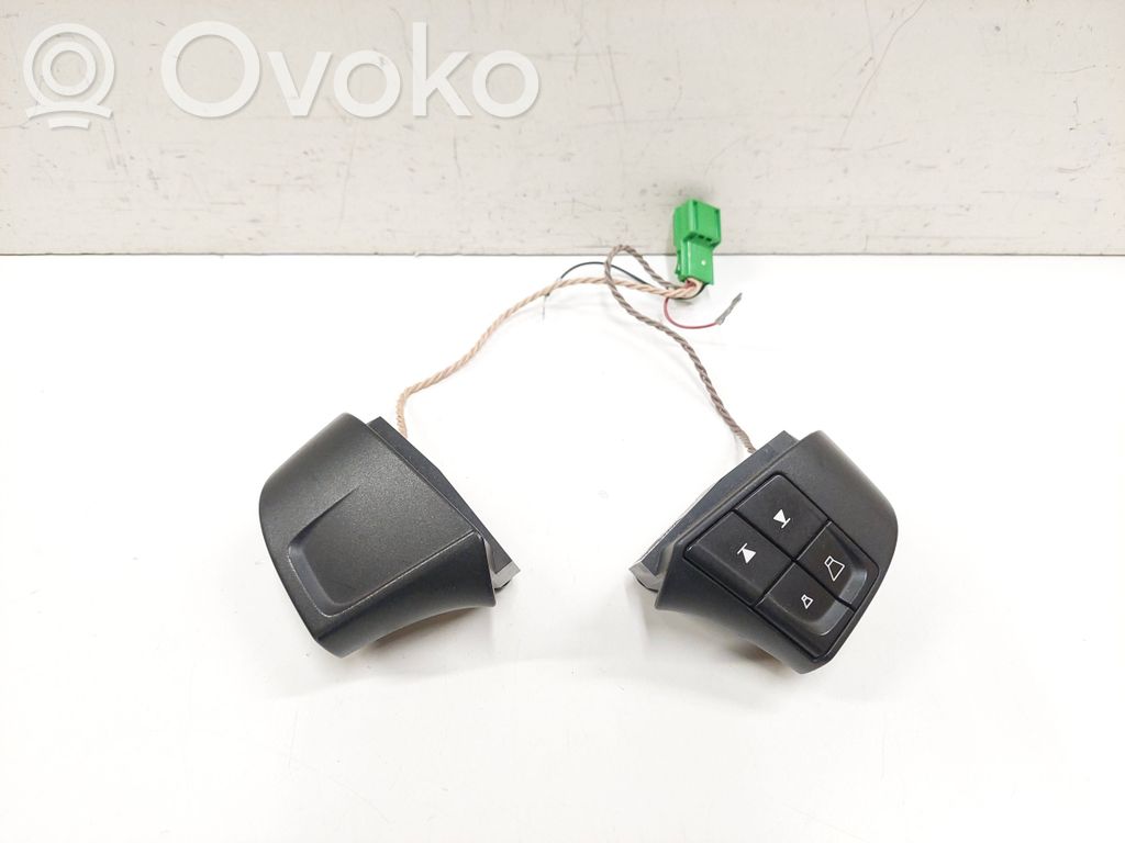 Volvo C30 Butoane/comutatoare pe volan 