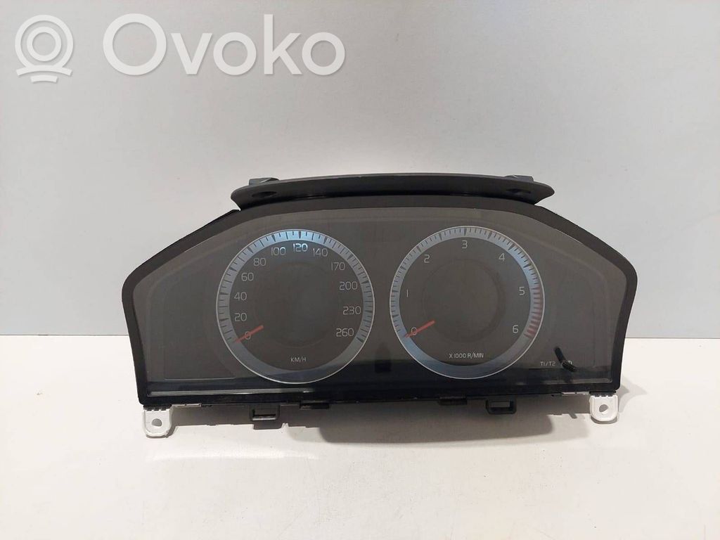 Volvo V70 Speedometer (instrument cluster) 