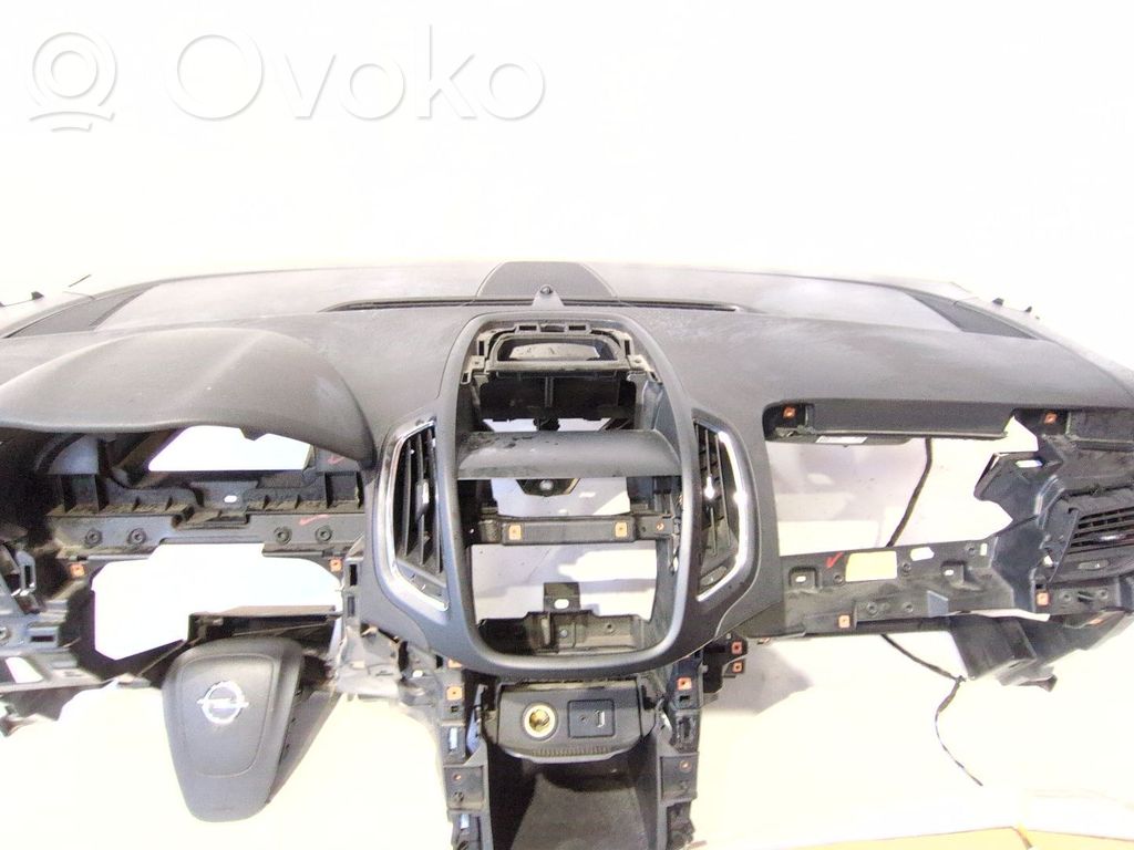 Opel Zafira C Ящик для вещей 