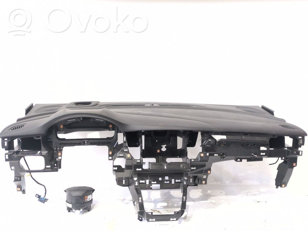 Opel Astra K Mantu nodalījums 