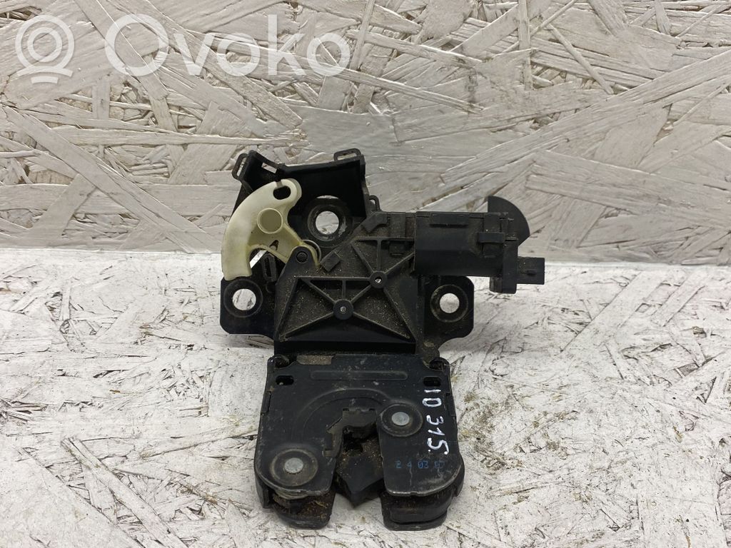 Audi A4 S4 B8 8K Aizmugurējā pārsega slēdzene 