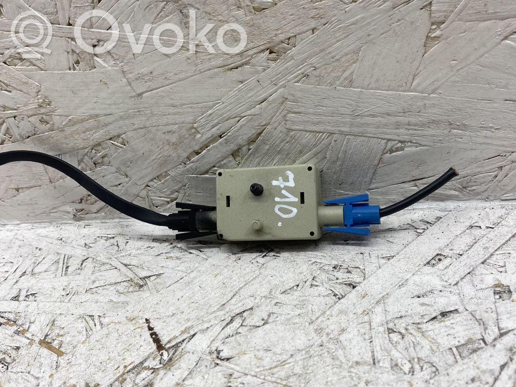 BMW 3 E90 E91 Aerial antenna amplifier 