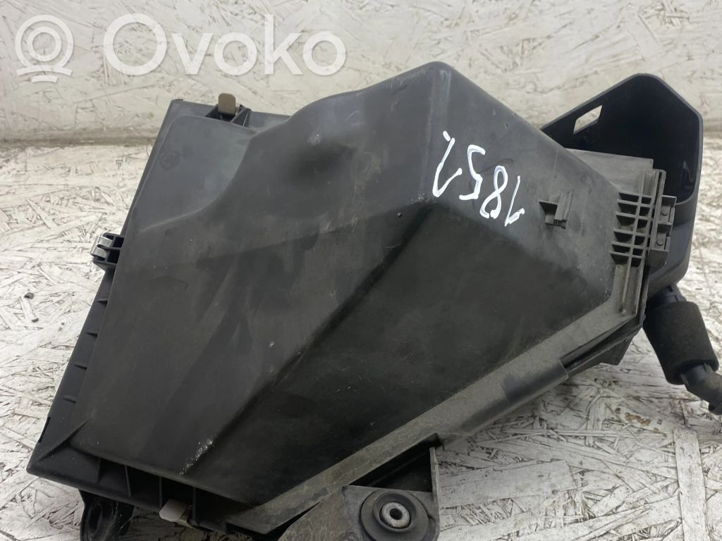 BMW 3 E90 E91 Air filter box 