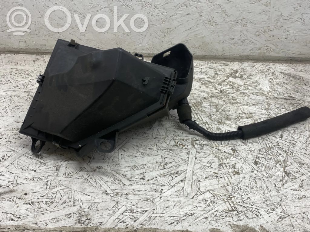 BMW 3 E90 E91 Air filter box 