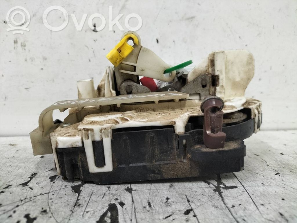 Priekšpusē slēdzene   A052111,P04589416AEC