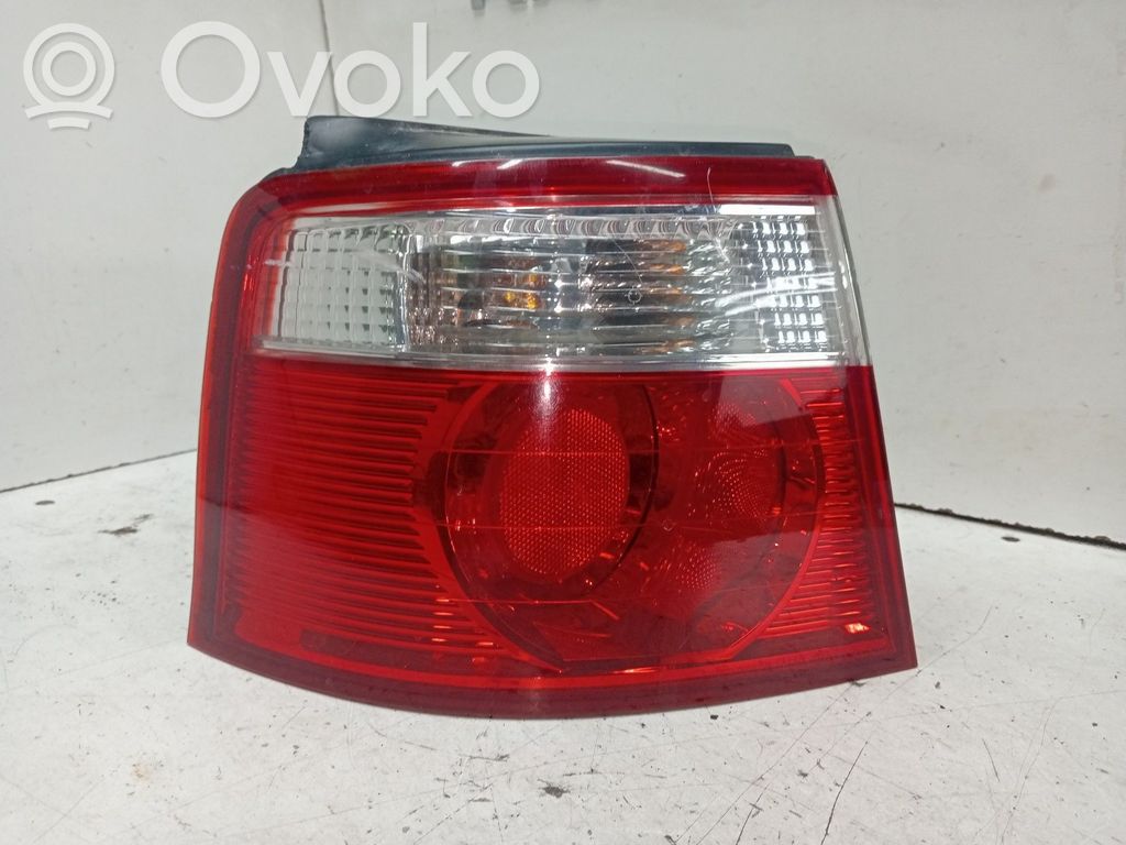 KIA Carens I Galinis žibintas kėbule 