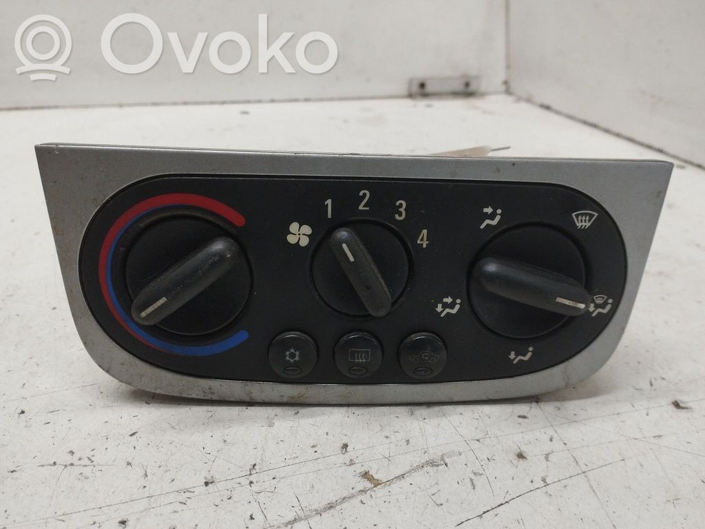 Opel Tigra B Air conditioner control unit module 