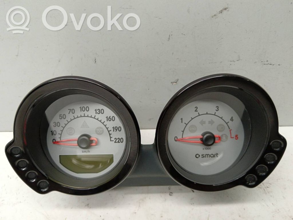 Smart ForFour I Spidometrs (instrumentu panelī) 