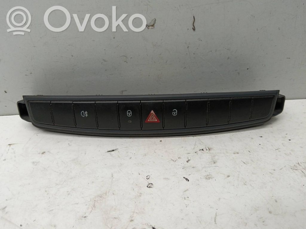 Botón interruptor de luz de peligro   A4548202310