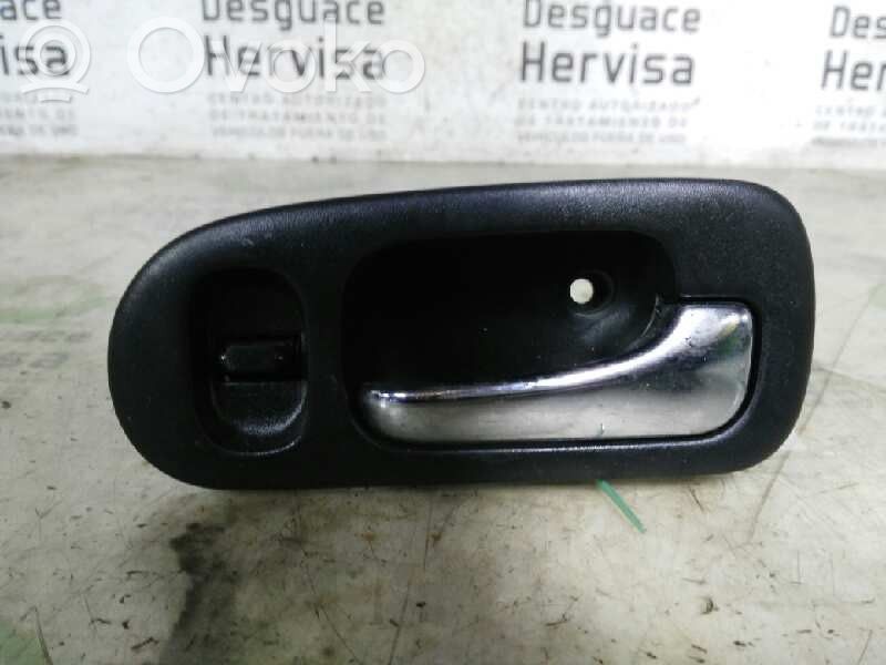 Manecilla interna puerta delantera