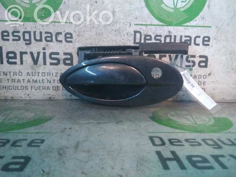 Manecilla externa puerta delantera