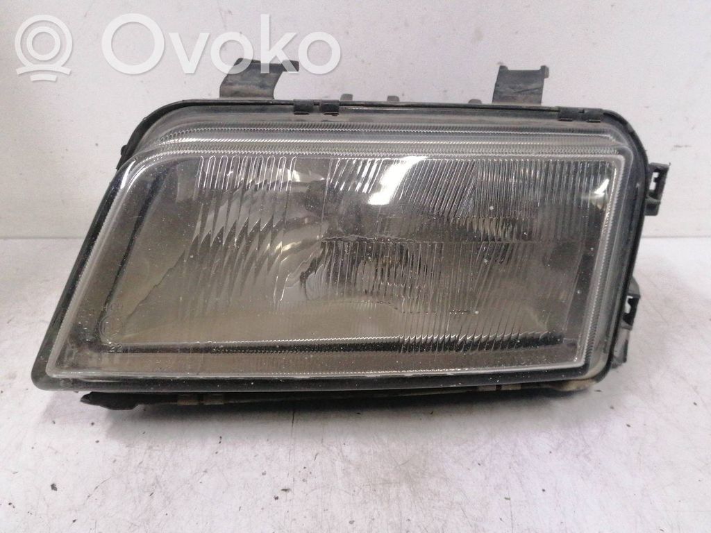 Audi A4 S4 B5 8D Lampa przednia 