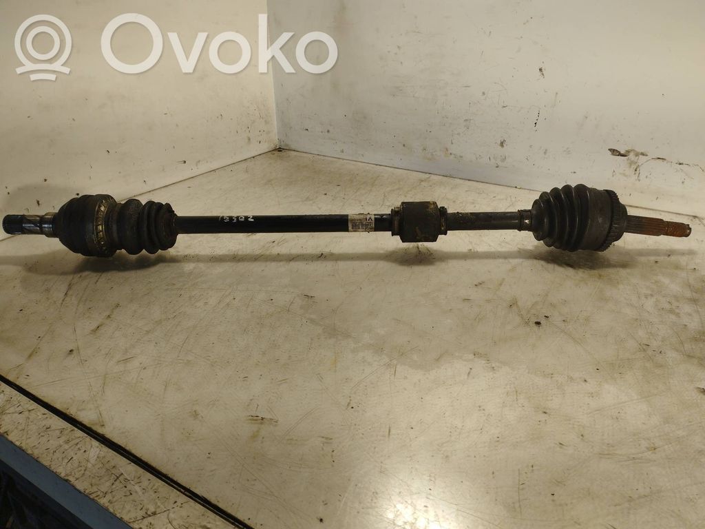 Etuvetoakseli