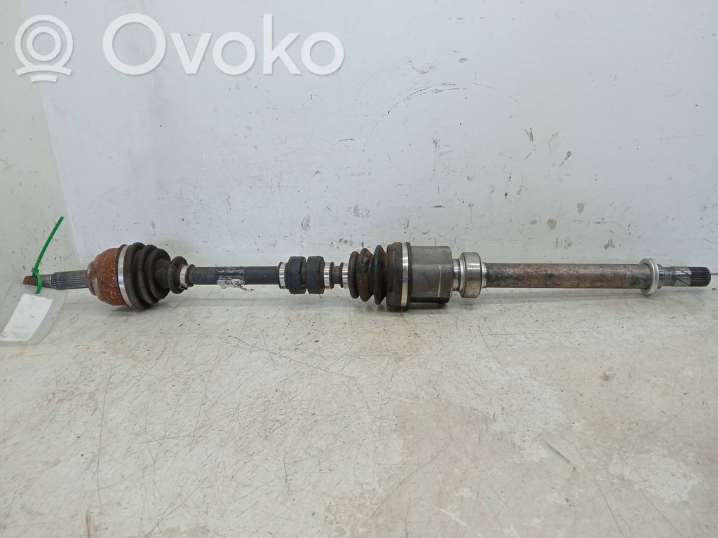 Nissan Note (E12) Etuvetoakseli 