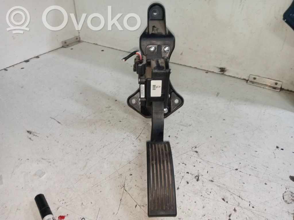 Gaspedal   327262B100
