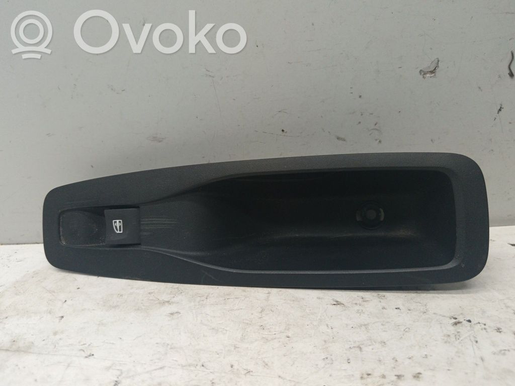 Electric window control switch   829502487R