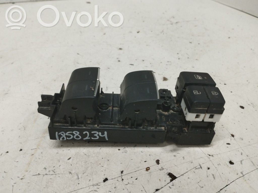 Interrupteur commade lève-vitre   8404002160