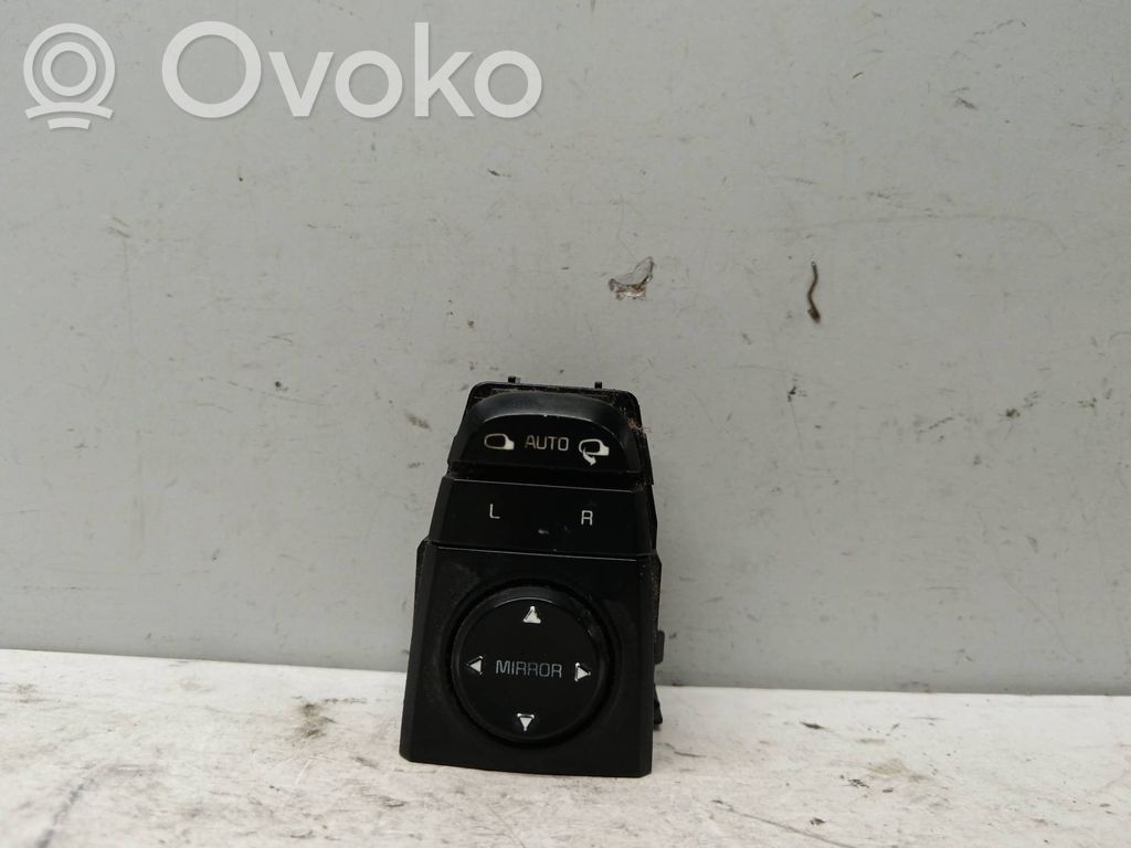 Sivupeilin kytkin   93530D9000