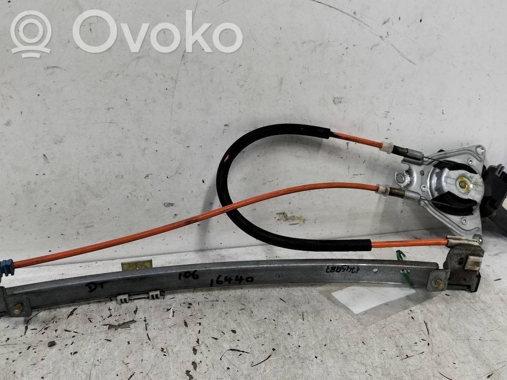 Peugeot 106 Manualny podnośnik szyby drzwi przednich 