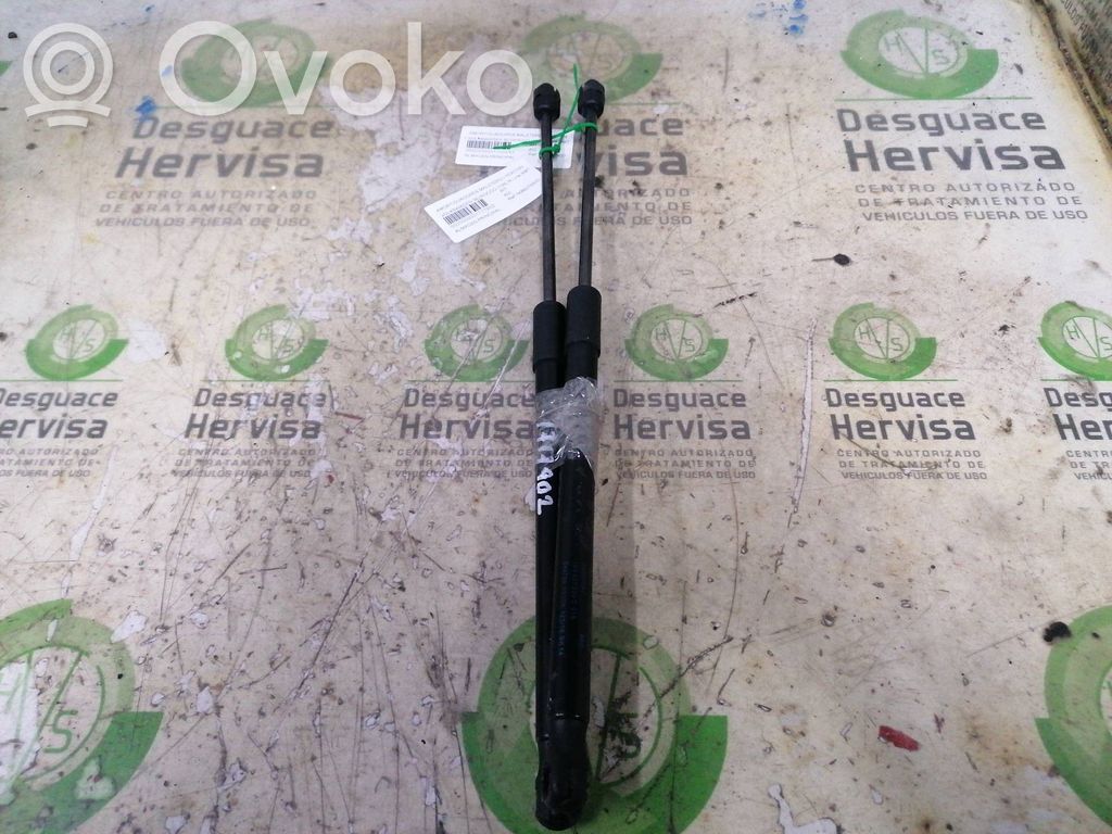 Volkswagen Scirocco Tailgate/trunk/boot lid buffer 