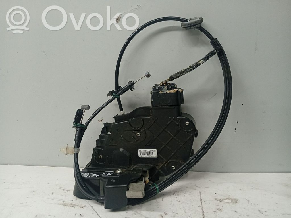Ford Focus Priekšpusē slēdzene 