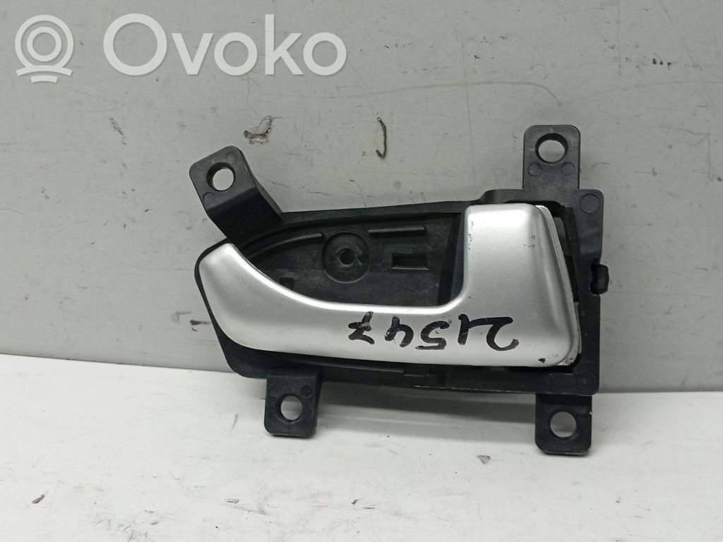 Manecilla interna puerta trasera   826203U000