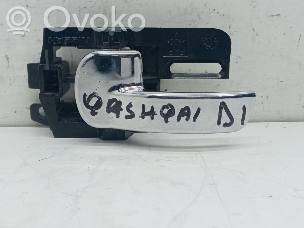 Nissan Qashqai Poignée inférieure de porte avant 