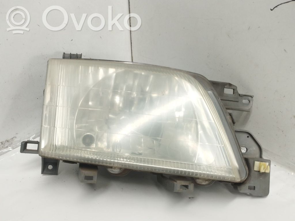 Subaru Forester SF Lampa przednia