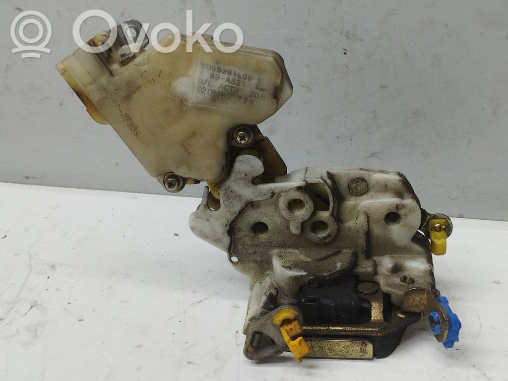 Nissan Terrano Priekšpusē slēdzene 
