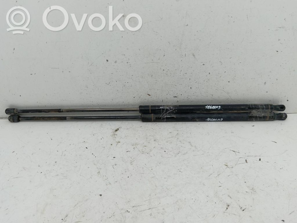 KIA Carnival Odbój klapy tylnej bagażnika 