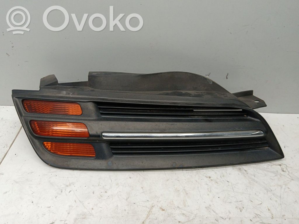 Nissan Micra Grilă aripă 