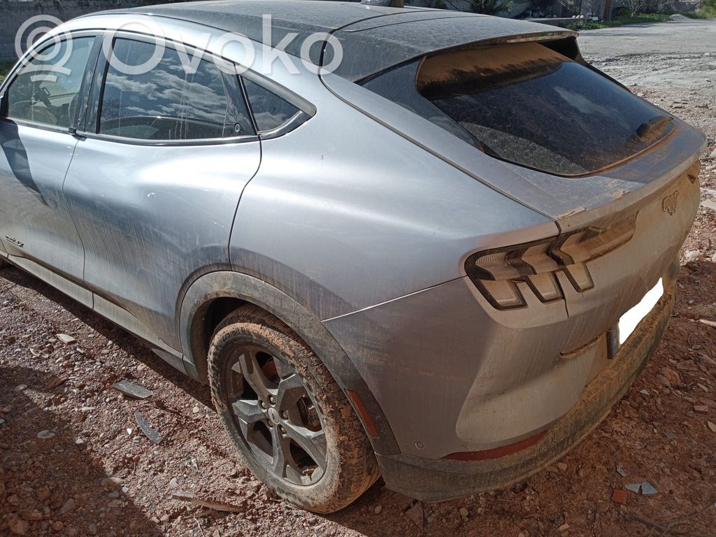 Ford Mustang Mach-E Etupuskurin kannake