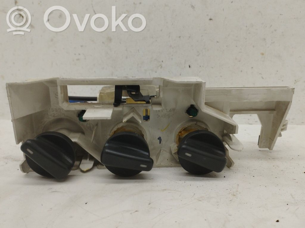 Toyota Corolla E110 Unidad de control/módulo del aire acondicionado