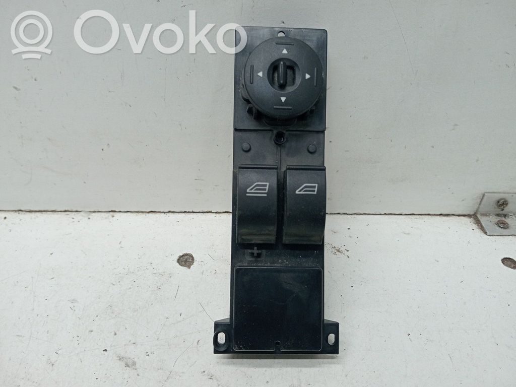 Ford Focus Przyciski szyb 