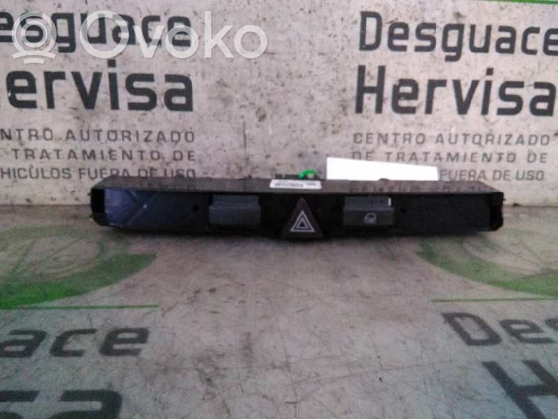 Opel Zafira B Hätävilkkujen kytkin