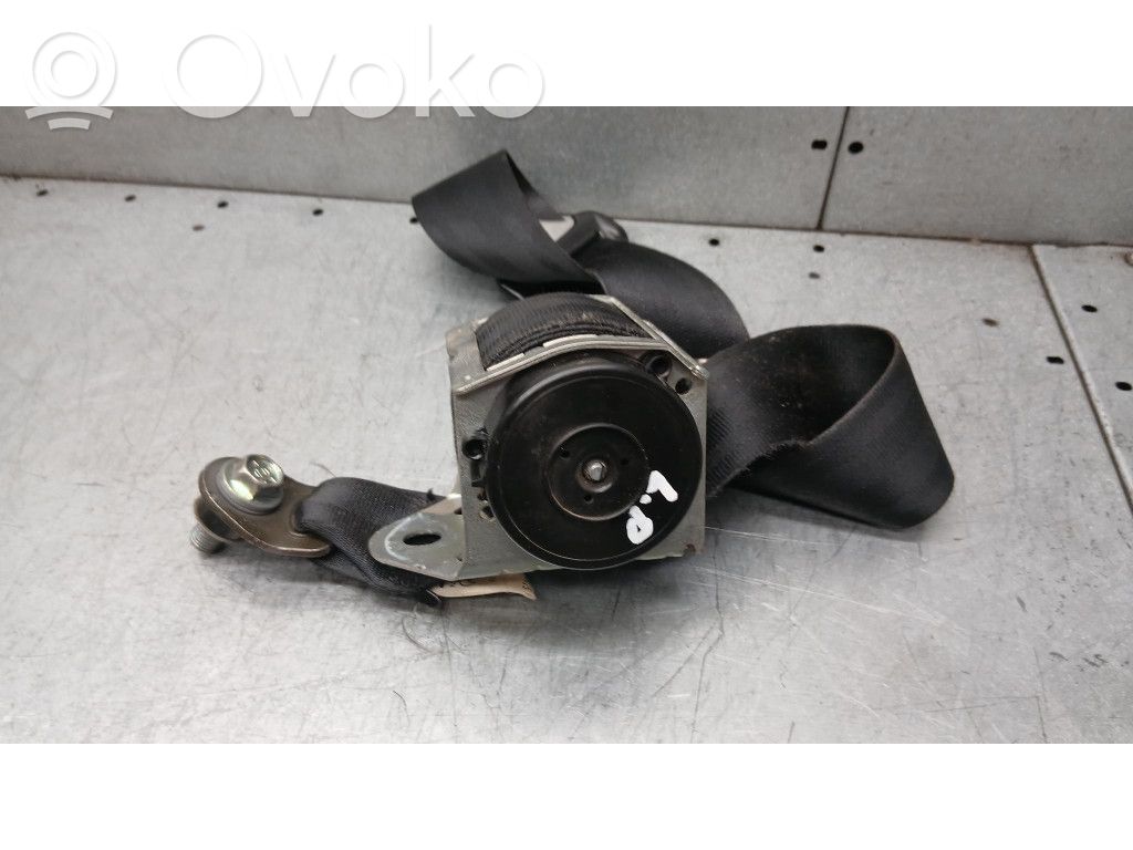 Mazda 3 I Front seatbelt 