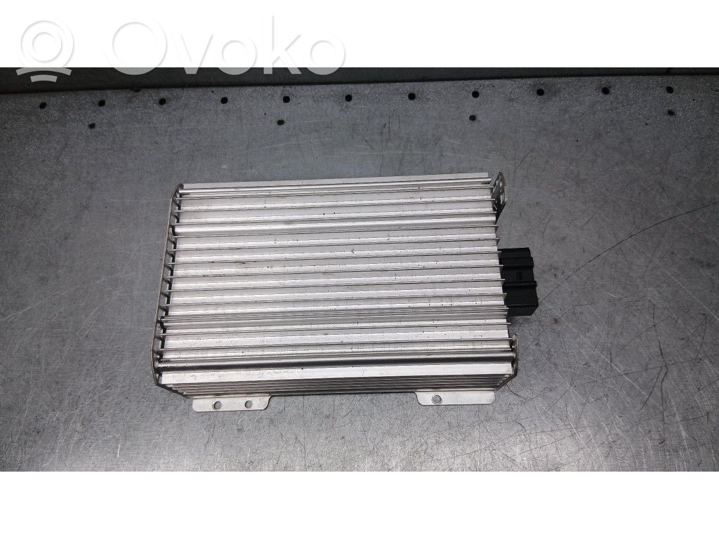 Audi A8 S8 D3 4E Aerial antenna amplifier 