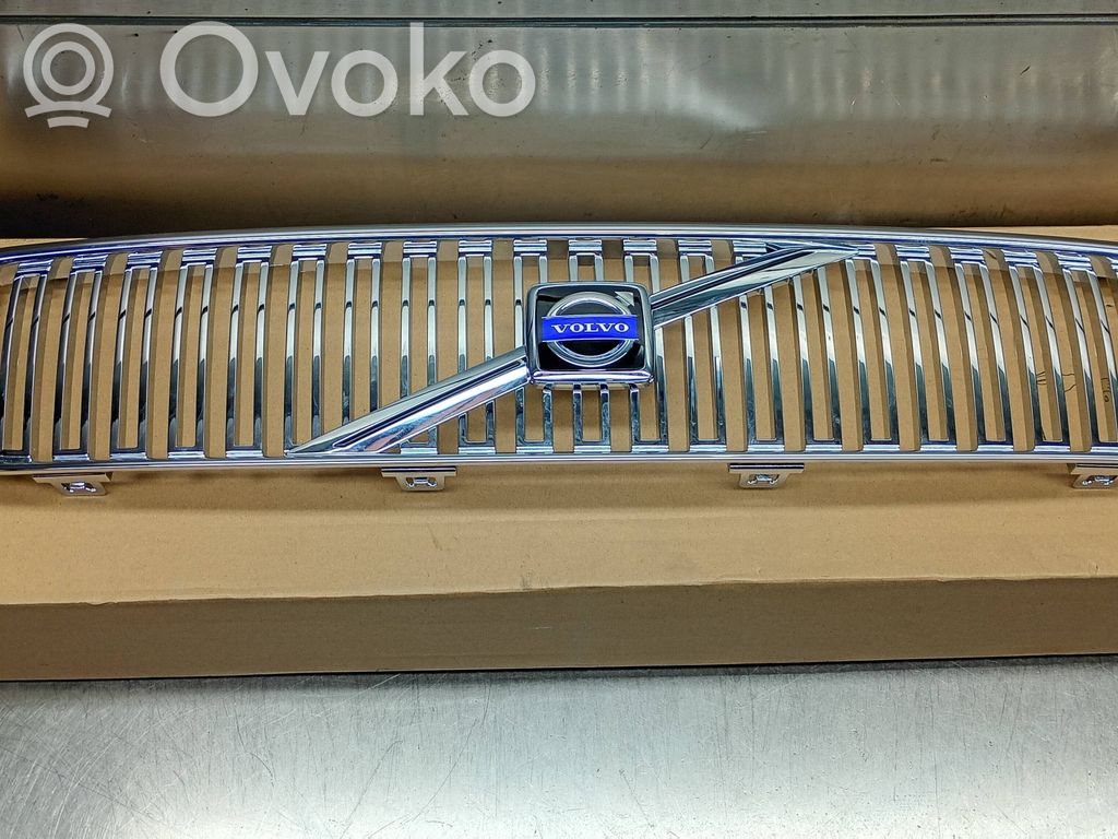 Front grill   8678680