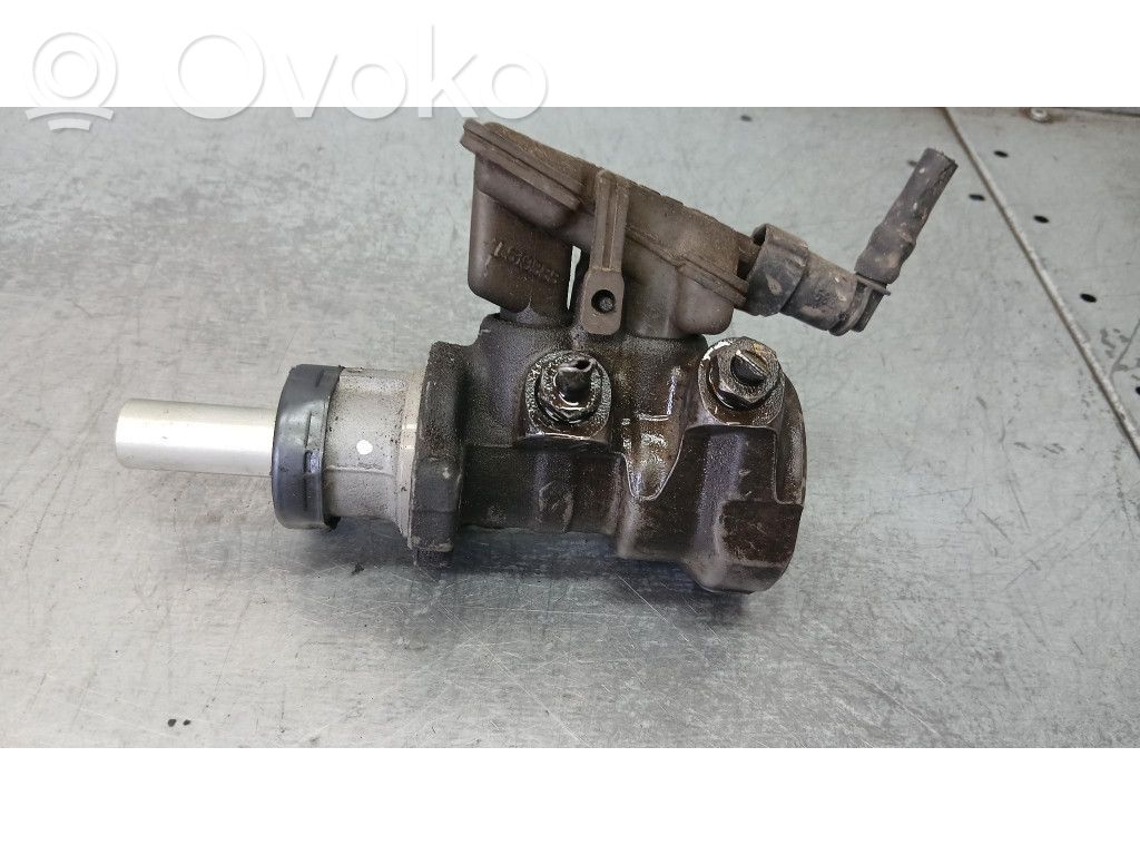 Master brake cylinder